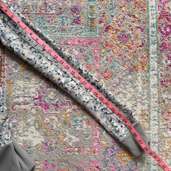 Lululemon Nice Asana Grey Beige White Camo Print Full Zip Jacket Women’s Size 6 - Picture 8 of 9